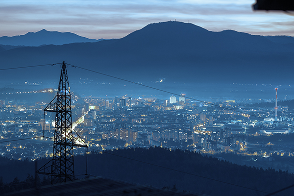 HV、MV、および LV 電源ケーブルはどのようにして信頼性の高い配電を保証しますか?